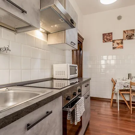 Ariana Luxury Pensión 4*